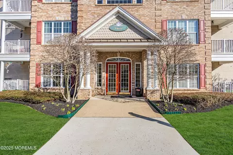 329 Sophee Ln, Lakewood, NJ 08701