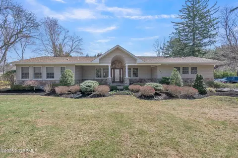108 Leedsville Dr, Lincroft, NJ 07738