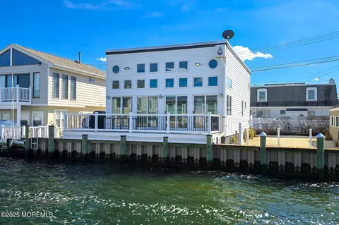 218 S Lagoon Ln, Lavallette, NJ 08735