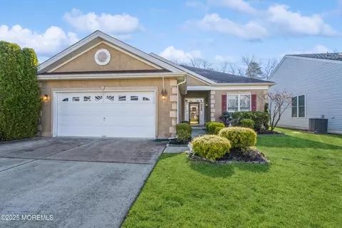 69 Crooked Stick Rd, Jackson, NJ 08527