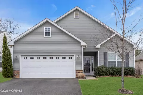 77 Woodview Dr, Whiting, NJ 08759