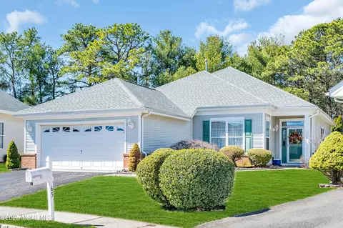 65 Spring Valley Dr, Lakewood, NJ 08701