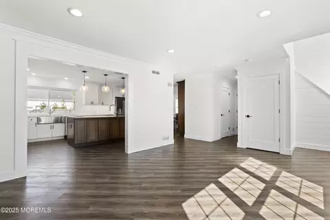 Living - 602 Symphony Ct, Jackson, NJ 08527 photo 1 of 4