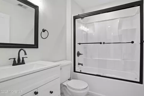 Bath - 602 Symphony Ct, Jackson, NJ 08527 photo 2 of 4