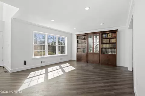 Living - 602 Symphony Ct, Jackson, NJ 08527 photo 2 of 4