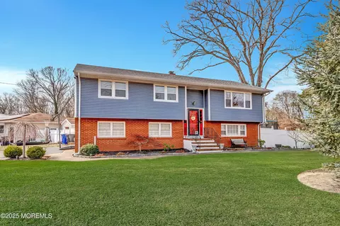 920 Brookside Dr, Toms River, NJ 08753
