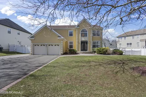 5 Pecan Valley Dr, Marlboro, NJ 07746