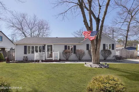 1739 Inwood Pl, Forked River, NJ 08731