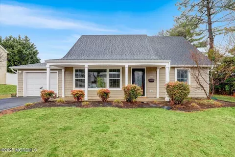 97 Irongate Ln, Aberdeen, NJ 07747