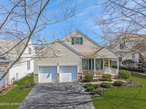 8 Morning Glory Dr, Ocean, NJ 07712