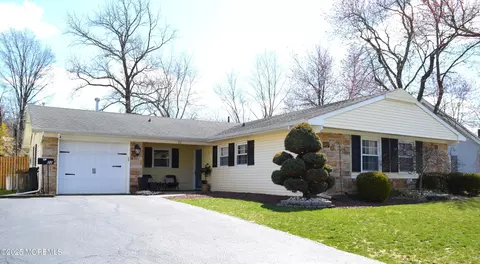 22 Carol Ln, Aberdeen, NJ 07747