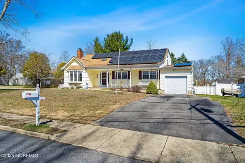 32 Jordan Dr, Toms River, NJ 08755
