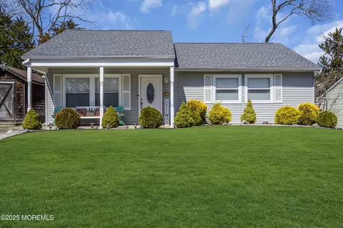 142 Village Dr, Barnegat, NJ 08005