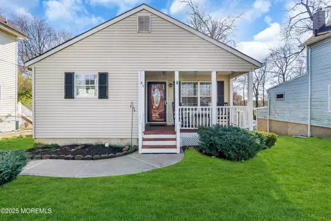 85 Parker St, Freehold, NJ 07728