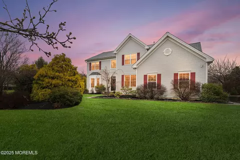 9 Lonnie Dr, Allentown, NJ 08501