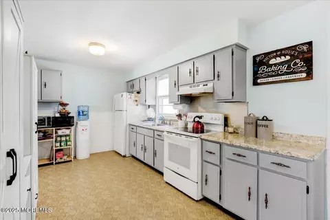 Kitchen - 50 Forest Dr, Jackson, NJ 08527 photo 2 of 2