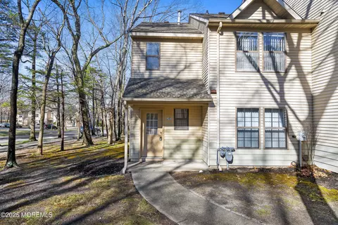 205 Pine Meadow Ct, Jackson, NJ 08527