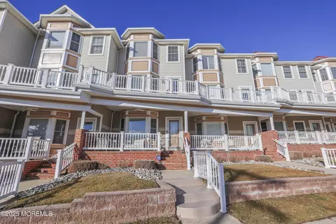 31 Pavilion Ave, Long Branch, NJ 07740