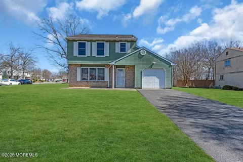 101 Bristlecone Dr, Howell, NJ 07731
