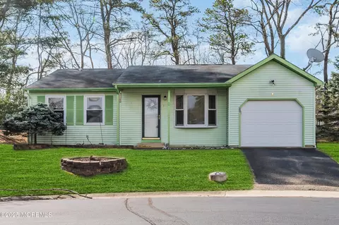 7 Greenmeadow Ln #72, Whiting, NJ 08759