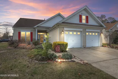 22 Hazeltine Ln, Jackson, NJ 08527