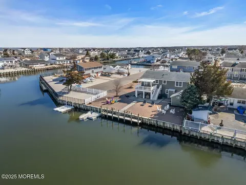 102 Hatteras Rd, Barnegat, NJ 08005