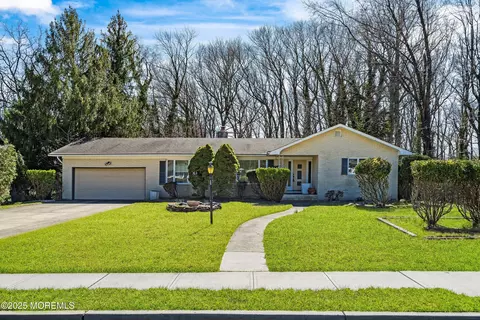 904 Darlene Ave, Ocean, NJ 07712