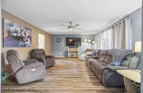 16 Locust Ave, Jackson, NJ 08527 photo 13