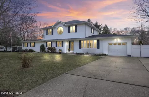 16 Locust Ave, Jackson, NJ 08527