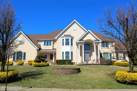 2 Lecarre Dr, Marlboro, NJ 07746