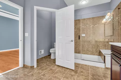 Bath - 41 Dunberry Dr, Forked River, NJ 08731 photo 3 of 5