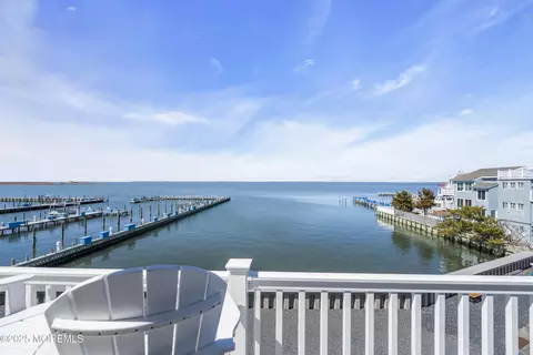 22 W 13th St #A, Long Beach Township, NJ 08008