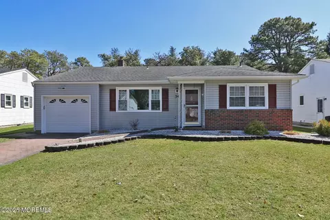 34 Beaverbrook Dr, Toms River, NJ 08757