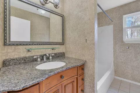 Bath - 115 Leesville Rd, Jackson, NJ 08527 photo 3 of 5
