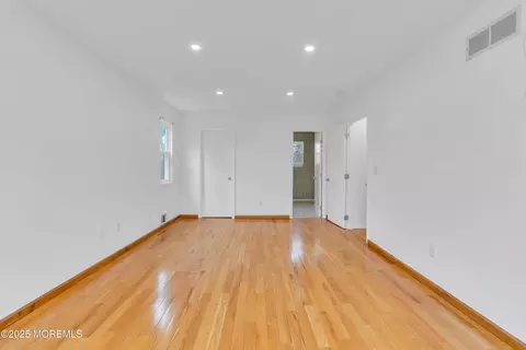 Living - 115 Leesville Rd, Jackson, NJ 08527 photo 4 of 6