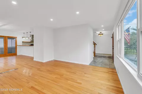 Living - 115 Leesville Rd, Jackson, NJ 08527 photo 3 of 6