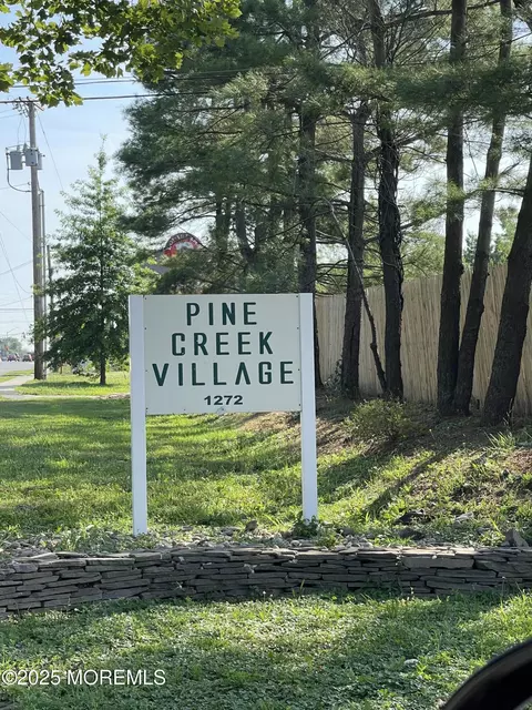 14 Pine Creek Vlg, Hazlet, NJ 07730