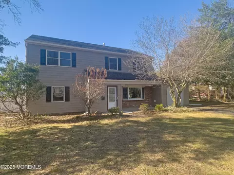 61 Sunset Pl, Middletown, NJ 07748