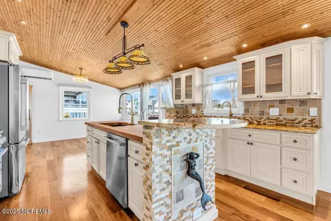 Kitchen - 23 Bayview Dr, Waretown, NJ 08758 photo 2 of 11