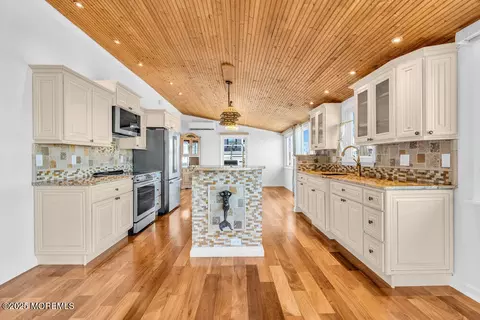 Kitchen - 23 Bayview Dr, Waretown, NJ 08758 photo 1 of 11