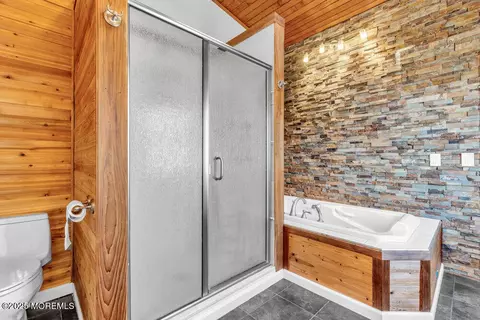 Bath - 23 Bayview Dr, Waretown, NJ 08758 photo 7 of 7