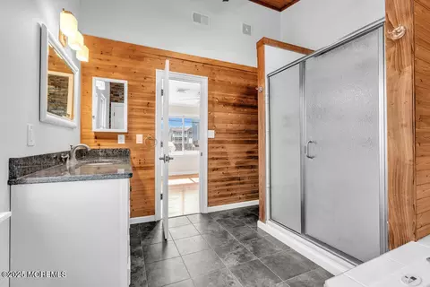 Bath - 23 Bayview Dr, Waretown, NJ 08758 photo 4 of 7