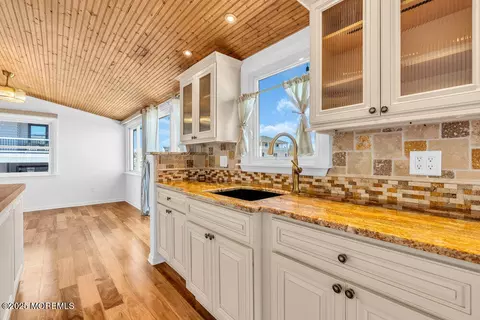Kitchen - 23 Bayview Dr, Waretown, NJ 08758 photo 4 of 11