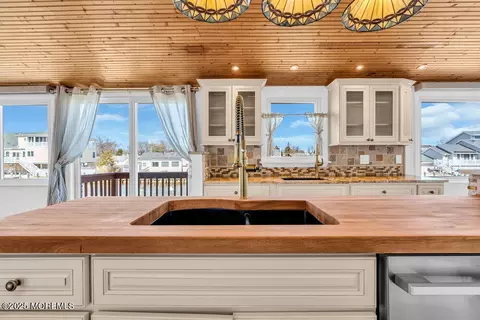 Kitchen - 23 Bayview Dr, Waretown, NJ 08758 photo 7 of 11