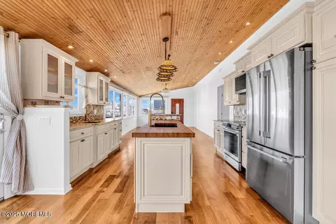 Kitchen - 23 Bayview Dr, Waretown, NJ 08758 photo 11 of 11