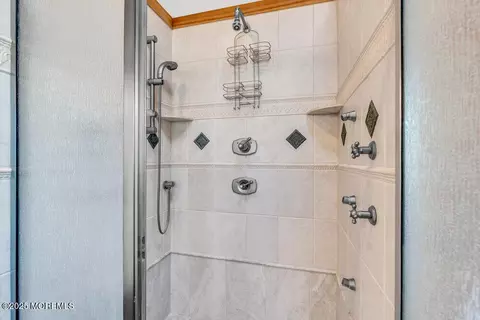 Bath - 23 Bayview Dr, Waretown, NJ 08758 photo 6 of 7