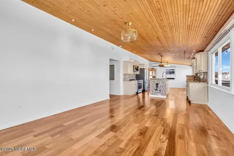 Living - 23 Bayview Dr, Waretown, NJ 08758 photo 3 of 3