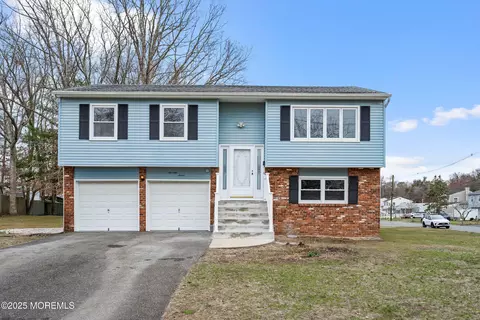 77 Mallard Rd, Bayville, NJ 08721