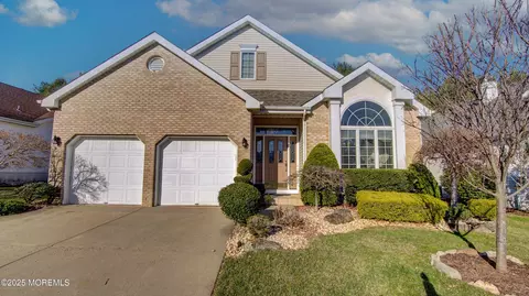 24 Westminster Dr, Monroe, NJ 08831