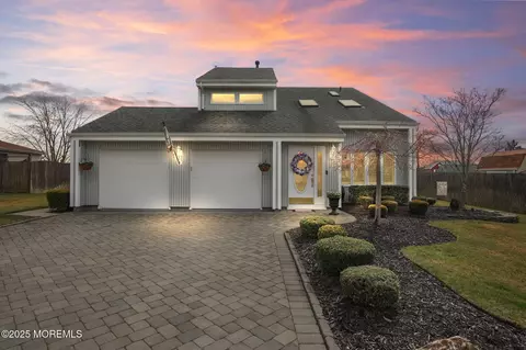 20 Emory St, Howell, NJ 07731